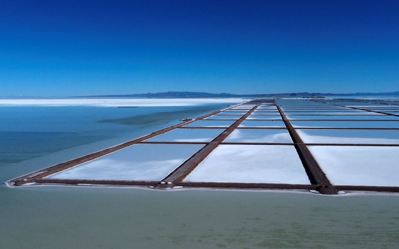 El precio del litio alcanza un nuevo récord mientras los vehículos eléctricos siguen expandiéndose