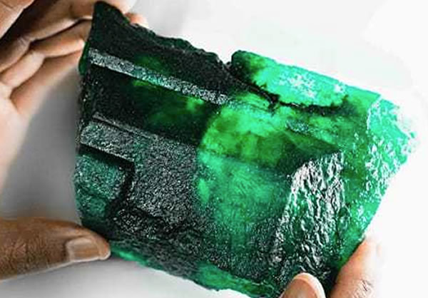 Gemfields encuentra 1.1 kg de esmeralda en Kagem en Zambia