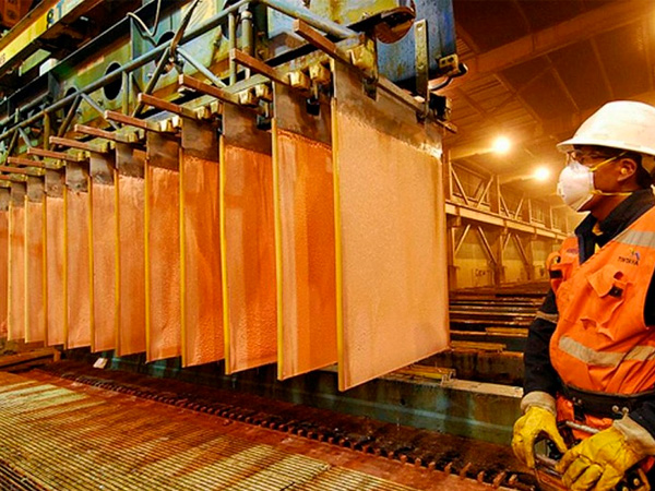 China anuncia liberación de reserva de metales para abaratar materias primas