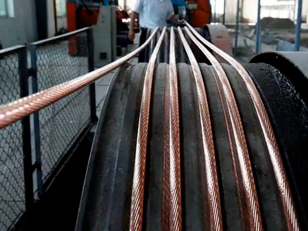 Cobre cae a mínimo de 7 semanas mientras China vende reservas estratégicas