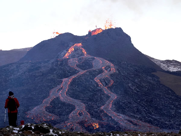 Los geólogos proponen extraer metales valiosos de los volcanes