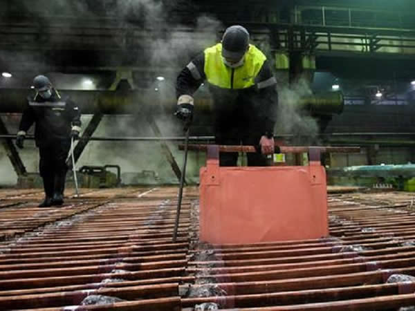 Cobre sube mientras que zinc toca máximos tras recorte producción Nyrstar