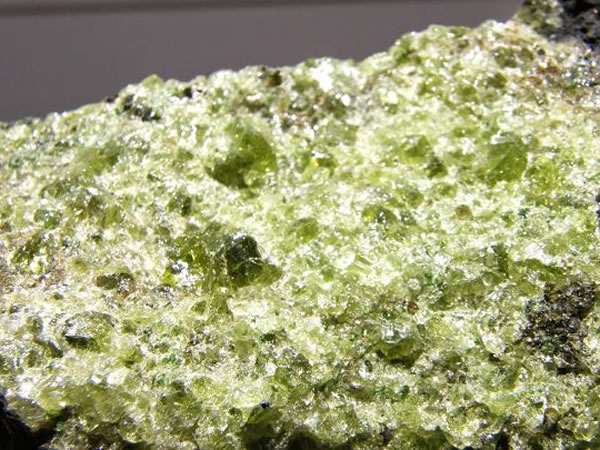 El enigma científico del 'cristal de olivino', la joya semipreciosa que ha salido del volcán