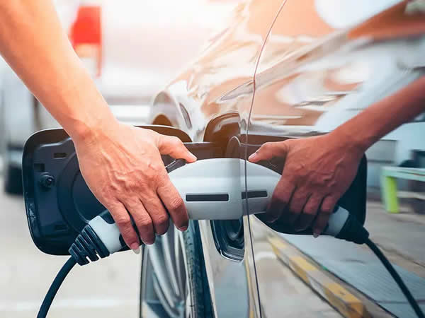Estos son los coches eléctricos que recargan más rápido, cada uno en su segmento