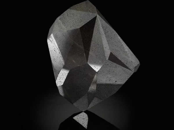 Un gigantesco diamante negro procedente del espacio entra en subasta