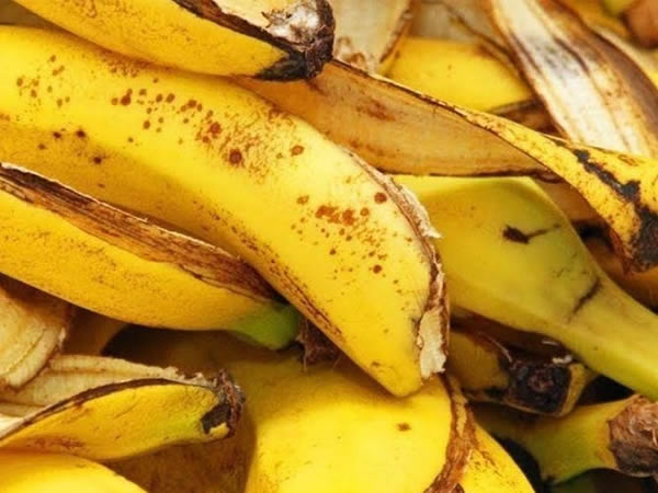 Nueva técnica permite producir hidrógeno a partir de cáscaras de plátano en unos pocos milisegundos