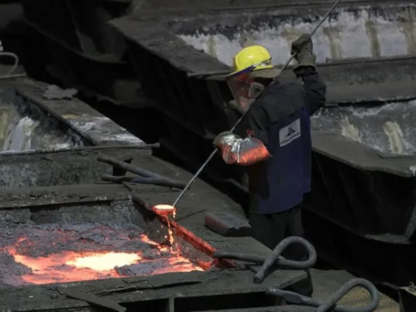 Paladio se dispara debido a que sanciones a Rusia amenazan suministros, oro sube