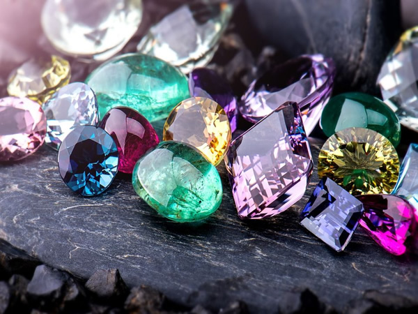 El espacio, un tesoro repleto de piedras preciosas