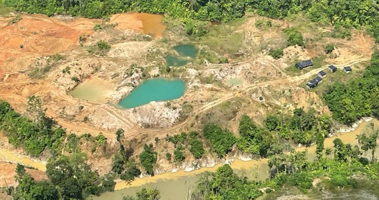 Mineros ilegales devastan en cinco frentes de la frontera norte