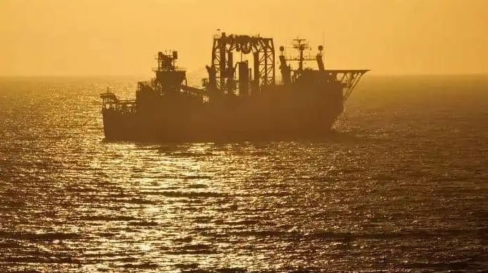 La minería en aguas profundas tiene luz verde: el barco minero más grande del mundo parte de Manzanillo, México