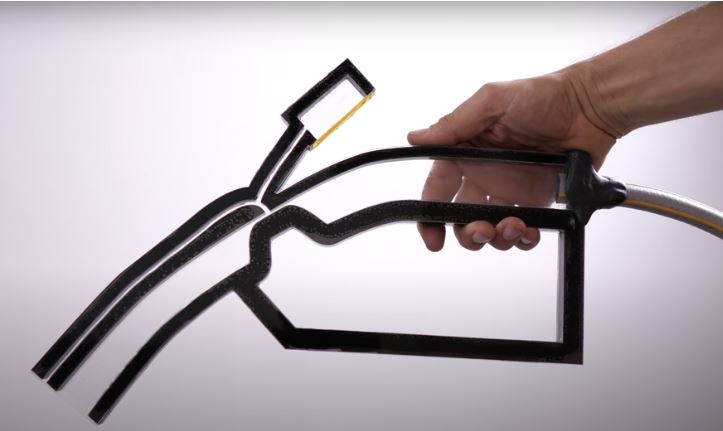 Cómo funciona el fascinante mecanismo que hace que un surtidor de gasolina sepa cuándo parar