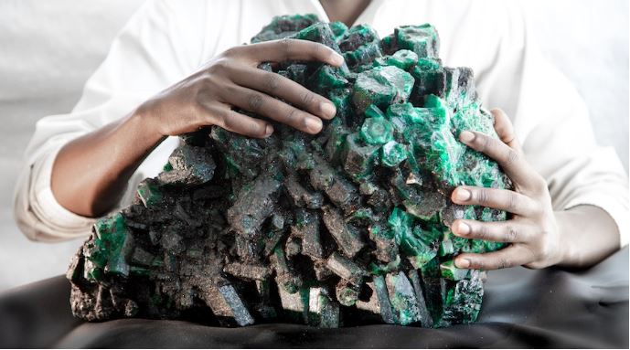África: Un enorme racimo de esmeraldas establece un nuevo récord en la subasta de Gemfields