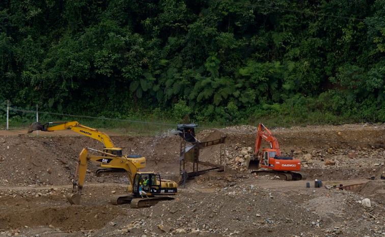 Ecuador: legisladores piden que se declare el estado de emergencia por la minería ilegal