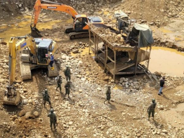 Desmantelan dos puntos de minería ilegal en la Amazonía